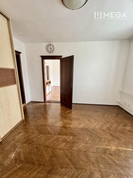 Na predaj priestranný 3-izbový na Nemocničnej ulici v Humennom