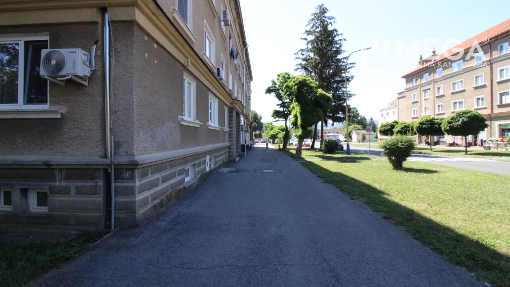 NA PREDAJ VEĽKÝ 2-izb BYT V TICHEJ ČASTI SÍDLISKA I  HUMENNÉ