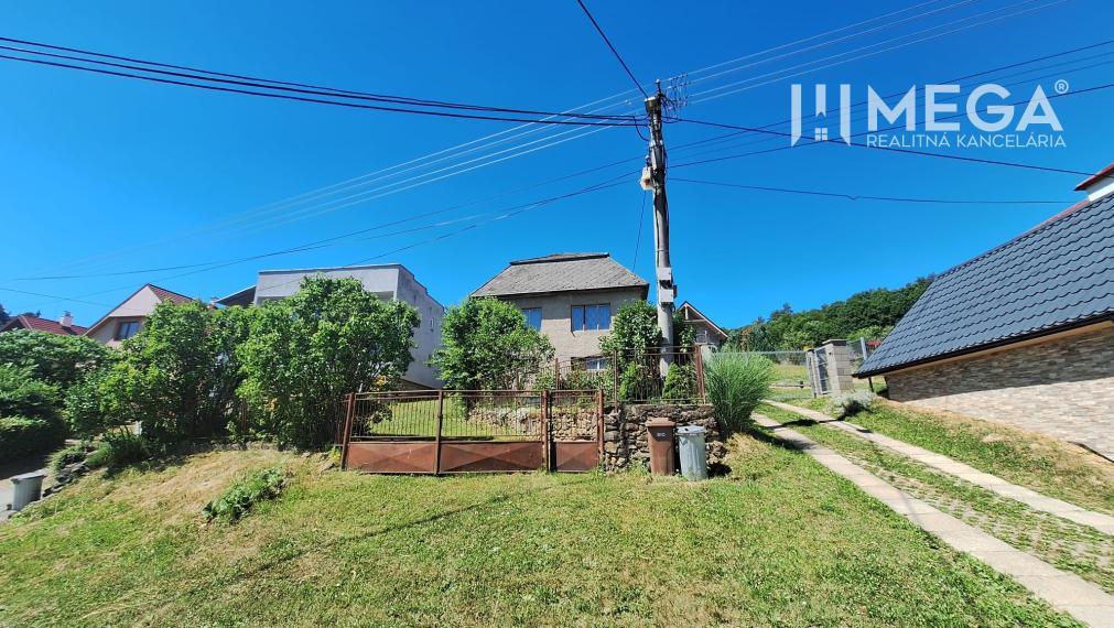 NA PREDAJ - Rodinný dom s pozemkom 3 277 m² v Snine