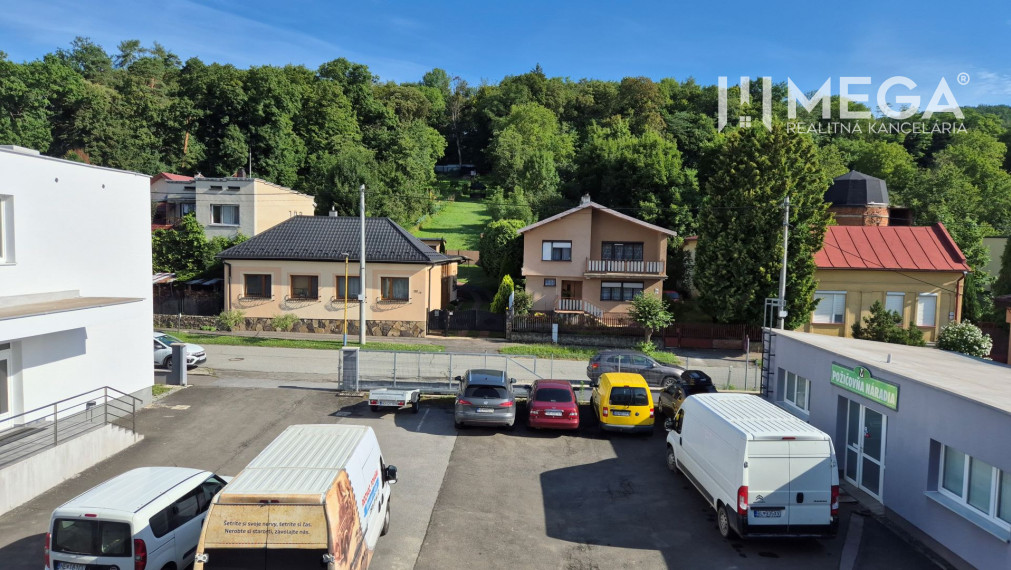PRENÁJOM kancelárie blízko centra Humenného (15,20 m2)