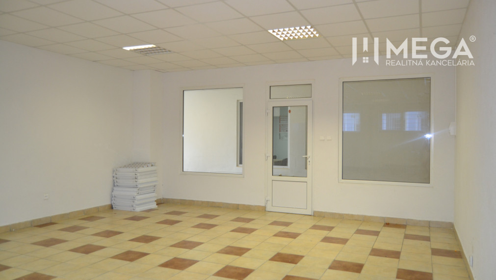 PRENÁJOM OBCHODNÉHO PRIESTORU (54 m2) ulica MIEROVÁ HUMENNÉ