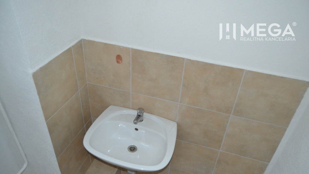 PRENÁJOM OBCHODNÉHO PRIESTORU (54 m2) ulica MIEROVÁ HUMENNÉ