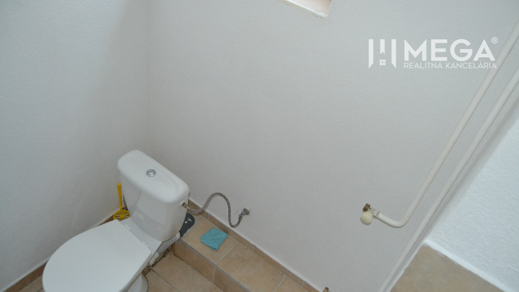PRENÁJOM OBCHODNÉHO PRIESTORU (54 m2) ulica MIEROVÁ HUMENNÉ