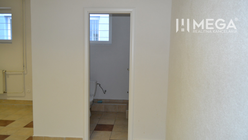 PRENÁJOM OBCHODNÉHO PRIESTORU (54 m2) ulica MIEROVÁ HUMENNÉ