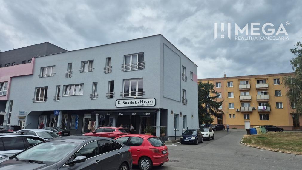 PRENÁJOM kancelárskych priestorov (42 m2) v CENTRE MESTA HUMENNÉ