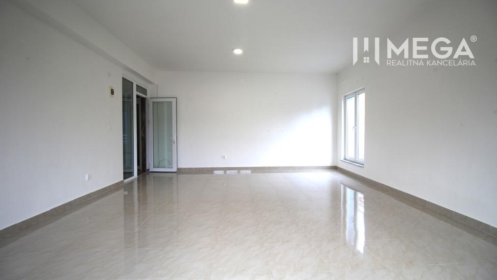 PRENÁJOM kancelárskych priestorov (42 m2) v CENTRE MESTA HUMENNÉ