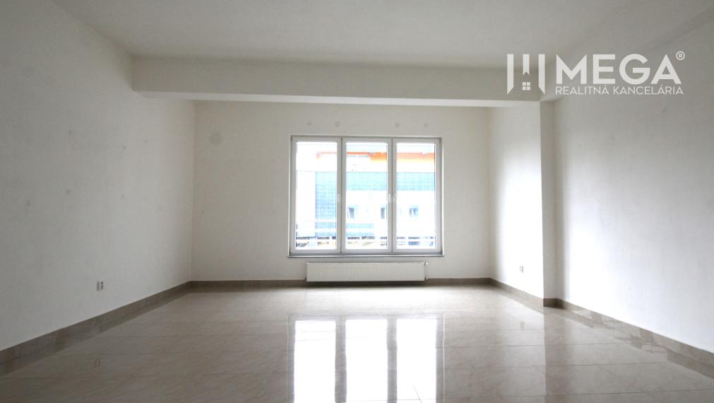 PRENÁJOM kancelárskych priestorov (42 m2) v CENTRE MESTA HUMENNÉ