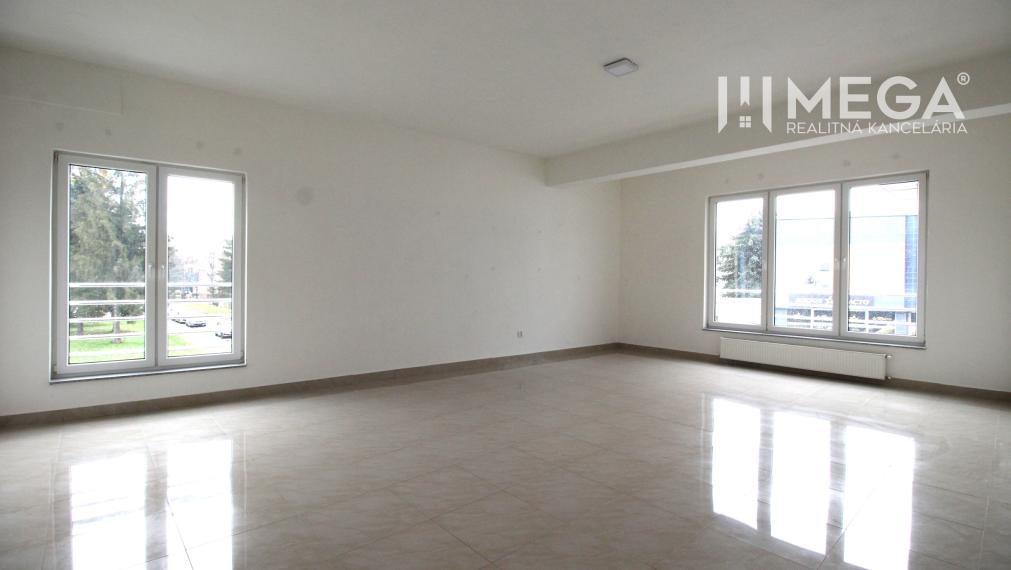 PRENÁJOM kancelárskych priestorov (42 m2) v CENTRE MESTA HUMENNÉ