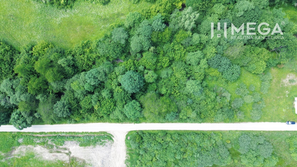Investičný stavebný pozemok v oblasti Danová - 2 200m2