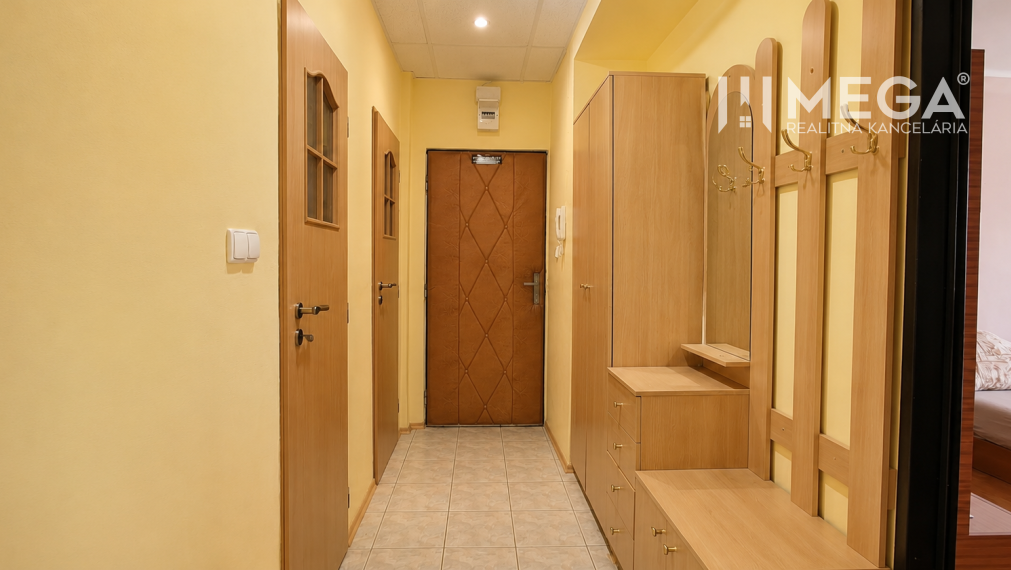 NA PREDAJ 3-izbový byt s balkónom - ŠIRŠIE CENTRUM HUMENNÉ