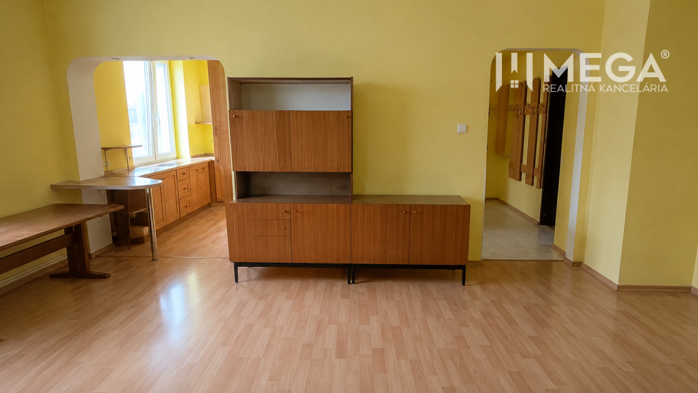 NA PREDAJ 3-izbový byt s balkónom - ŠIRŠIE CENTRUM HUMENNÉ