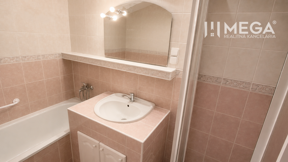 NA PREDAJ 3-izbový byt s balkónom - ŠIRŠIE CENTRUM HUMENNÉ
