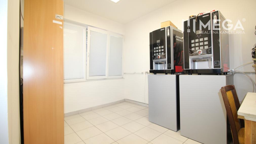 NA PRENÁJOM: Multifunkčný priestor 55 m² (Sklad / Dielňa / Kancelária) – A. Bernoláka, Michalovce