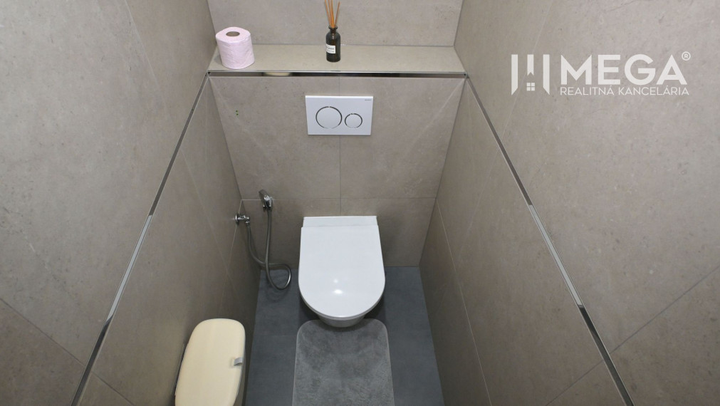 PREDAJ VEĽKÉHO 4-IZBOVÉHO BYTU (88 m2) na ulici LABORECKÁ v HUMENNOM