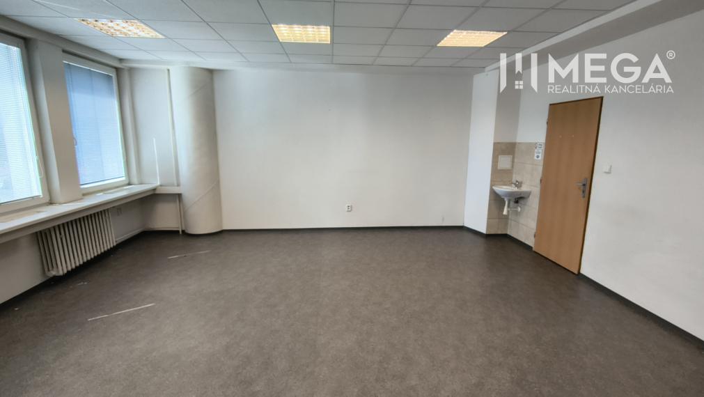 NA PRENÁJOM KANCELÁRIA IDEÁLNA NA SLUŽBY 35m² - HUMENNÉ