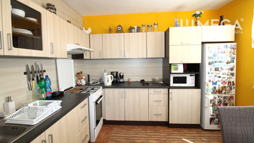 NA PREDAJ VEĽKOMETRÁŽNY 4-IZBOVÝ BYT 88 m² S LOGGIOU HUMENNÉ