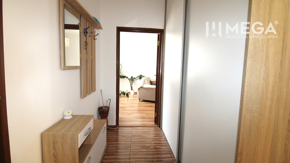 NA PREDAJ VEĽKOMETRÁŽNY 4-IZBOVÝ BYT 88 m² S LOGGIOU HUMENNÉ