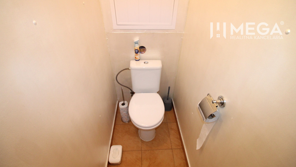 NA PREDAJ VEĽKOMETRÁŽNY 4-IZBOVÝ BYT 88 m² S LOGGIOU HUMENNÉ