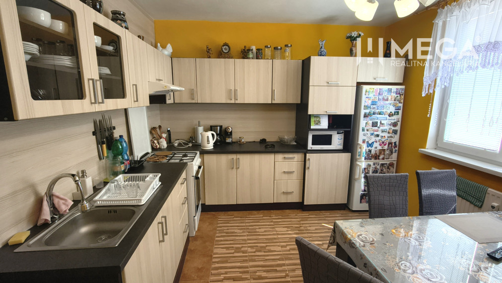 NA PREDAJ VEĽKOMETRÁŽNY 4-IZBOVÝ BYT 88 m² S LOGGIOU HUMENNÉ