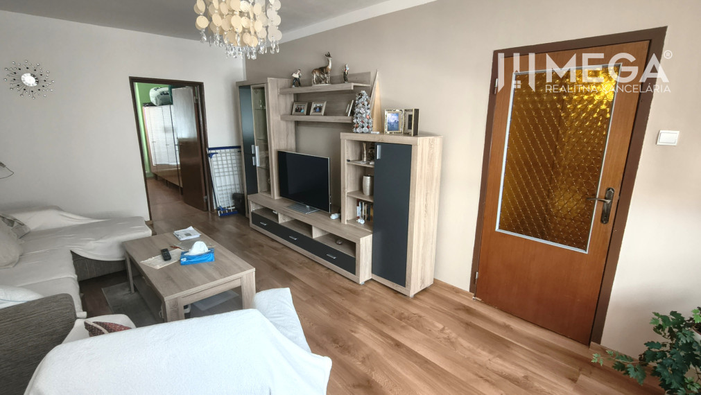 NA PREDAJ VEĽKOMETRÁŽNY 4-IZBOVÝ BYT 88 m² S LOGGIOU HUMENNÉ