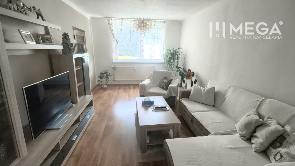 NA PREDAJ VEĽKOMETRÁŽNY 4-IZBOVÝ BYT 88 m² S LOGGIOU HUMENNÉ