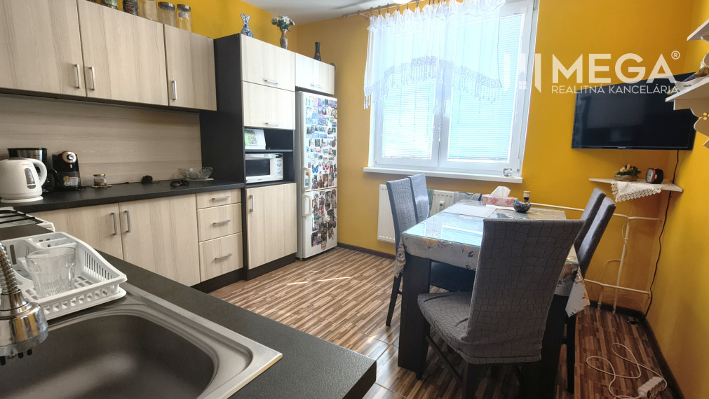 NA PREDAJ VEĽKOMETRÁŽNY 4-IZBOVÝ BYT 88 m² S LOGGIOU HUMENNÉ