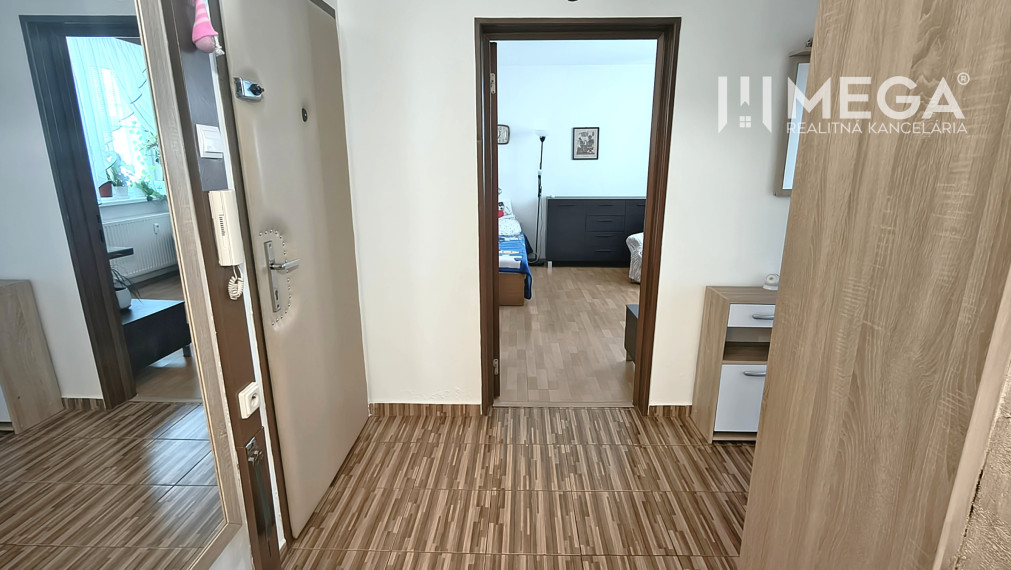 NA PREDAJ VEĽKOMETRÁŽNY 4-IZBOVÝ BYT 88 m² S LOGGIOU HUMENNÉ