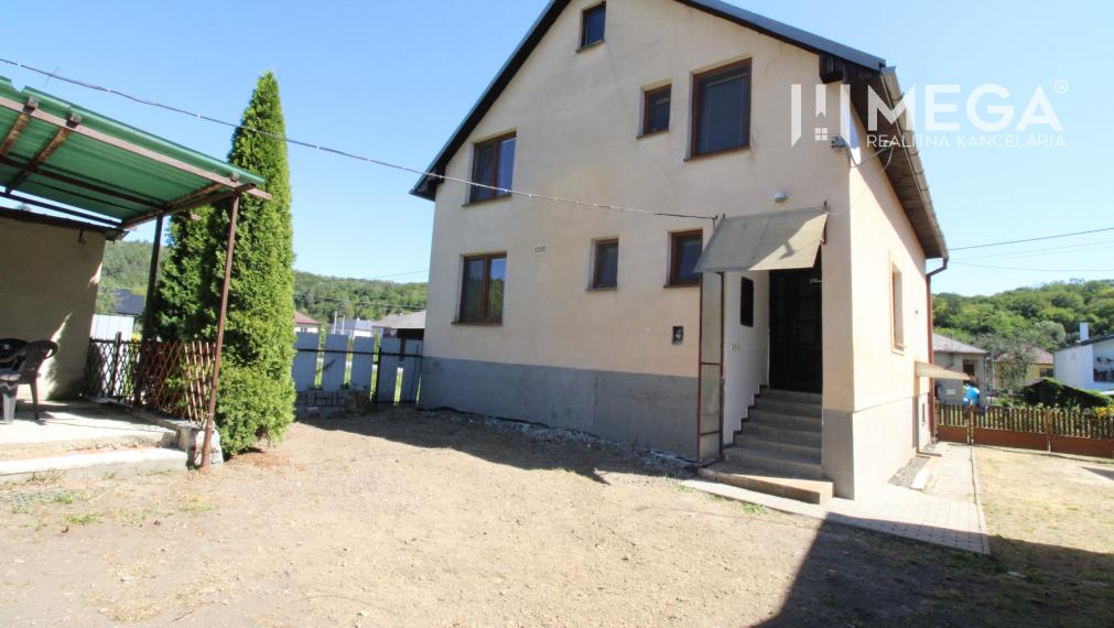 NA PREDAJ PRIESTRANNÝ RODINNÝ DOM S KOZUBOM, NIŽNÉ LADIČKOVCE