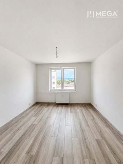 Na predaj  – 2 izbový byt s balkónom v Strážskom