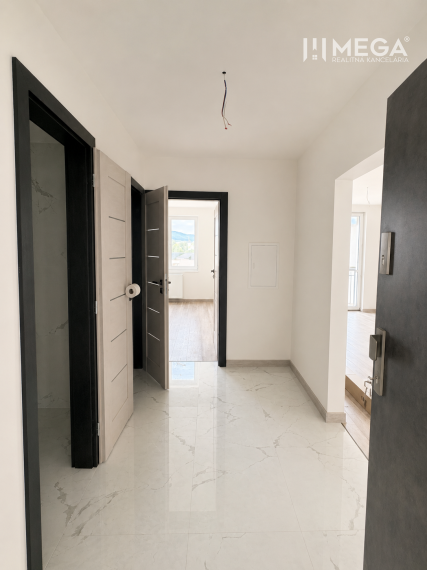 Na predaj  – 2 izbový byt s balkónom v Strážskom