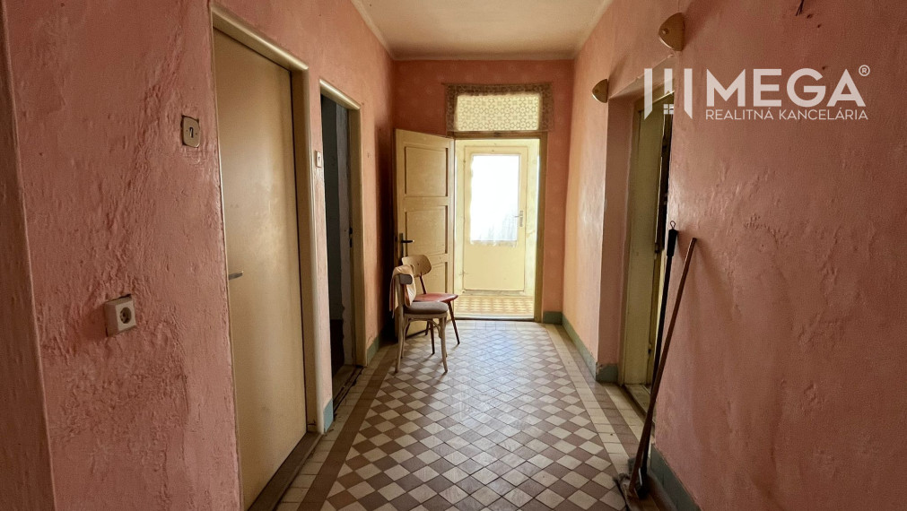 Na PREDAJ - Dom s krásnym pozemkom v Zbudskej Belej