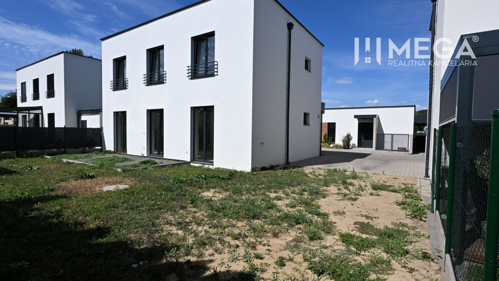 PREDAJ DVOJPODLAŽNÉHO DOMU v Rezidencii Gaštanová Humenné