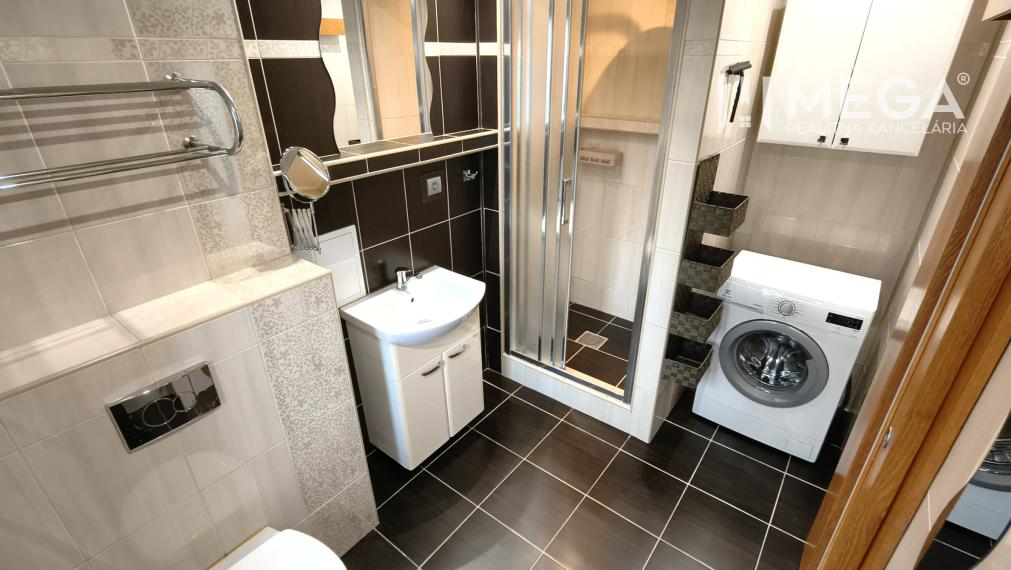 NA PREDAJ – 2 IZBOVÝ BYT S BALKÓNOM, SÍDLISKO 1 HUMENNÉ
