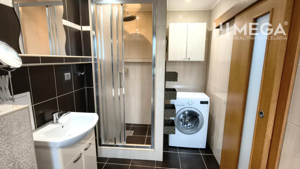 NA PREDAJ – 2 IZBOVÝ BYT S BALKÓNOM, SÍDLISKO 1 HUMENNÉ