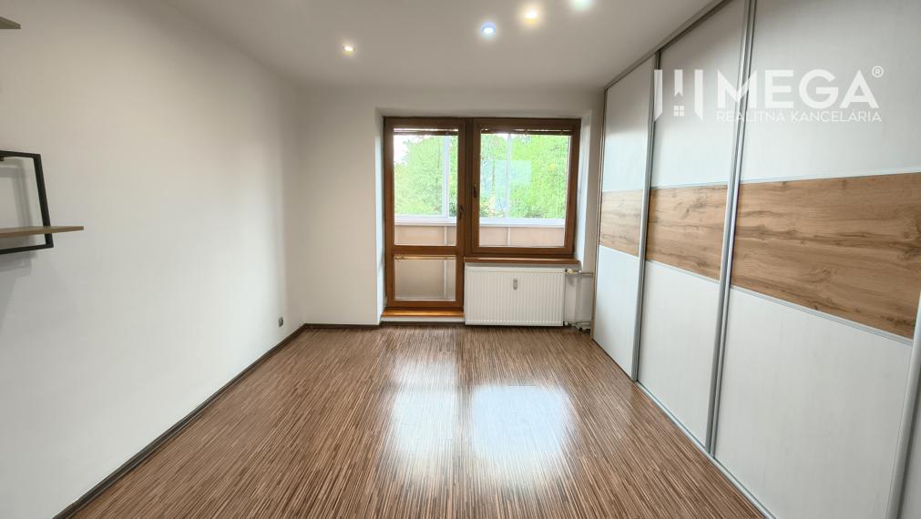 NA PREDAJ – 2 IZBOVÝ BYT S BALKÓNOM, SÍDLISKO 1 HUMENNÉ