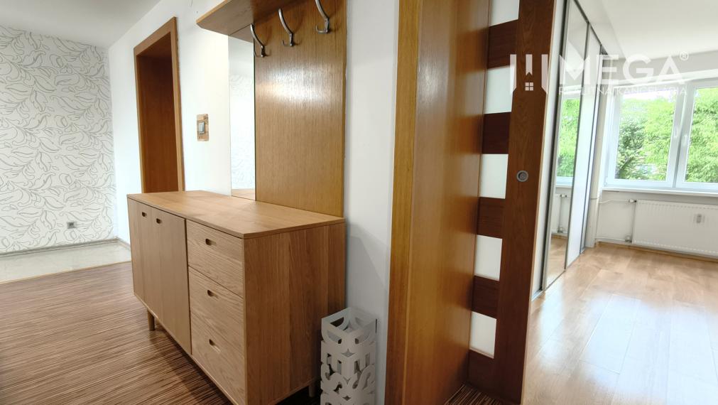 NA PREDAJ – 2 IZBOVÝ BYT S BALKÓNOM, SÍDLISKO 1 HUMENNÉ