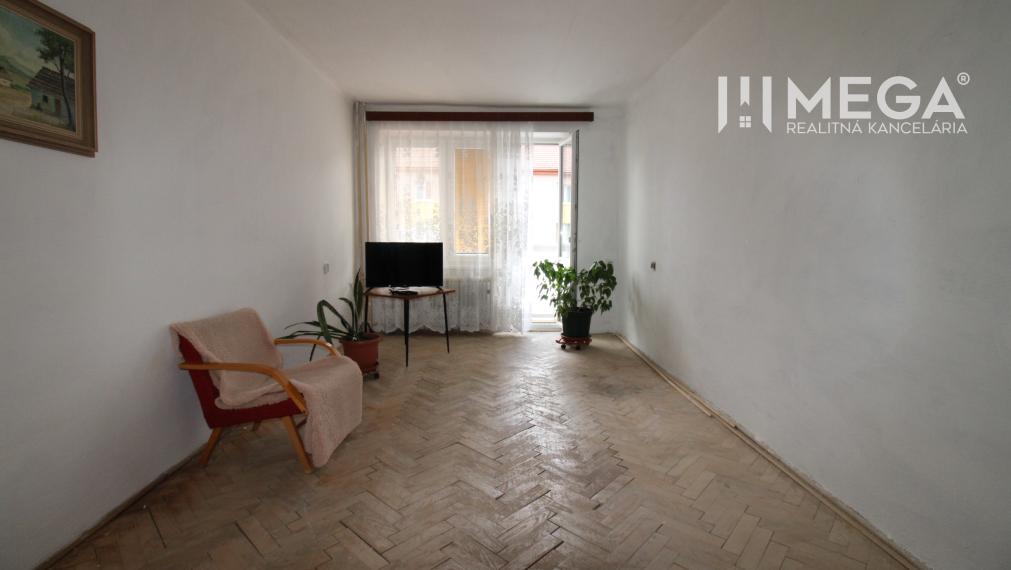 NA PREDAJ - 2 iz. byt s balkónom blízko centra mesta Humenné