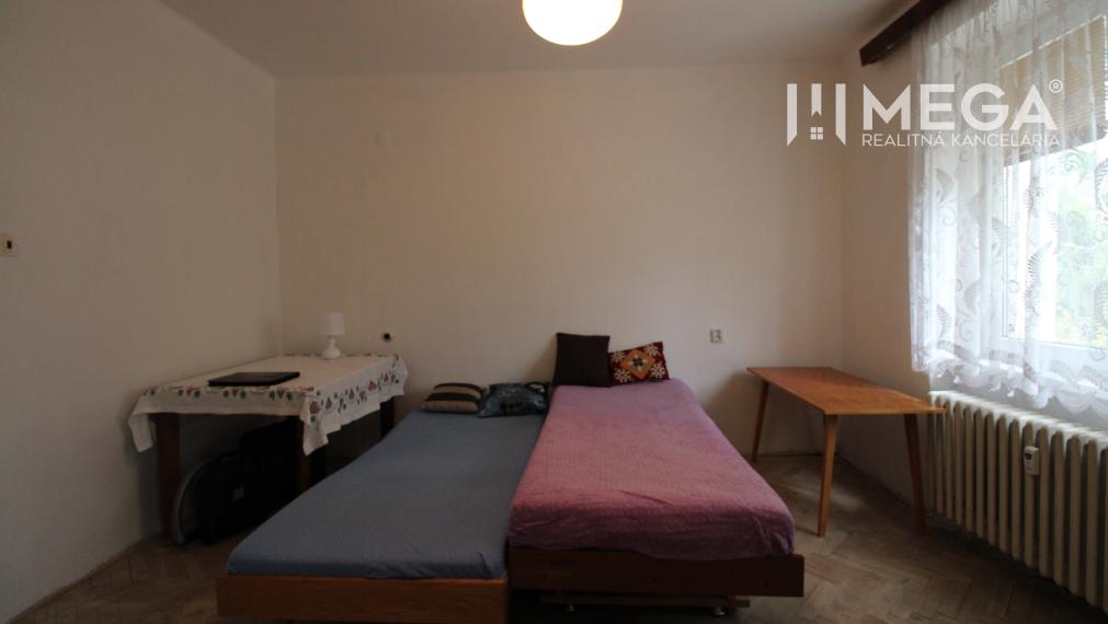 NA PREDAJ - 2 iz. byt s balkónom blízko centra mesta Humenné
