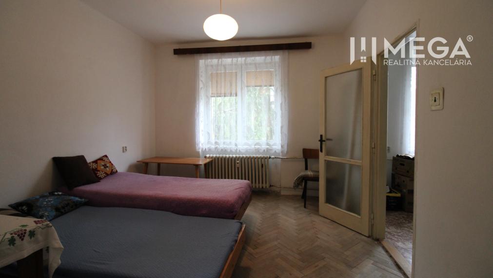 NA PREDAJ - 2 iz. byt s balkónom blízko centra mesta Humenné