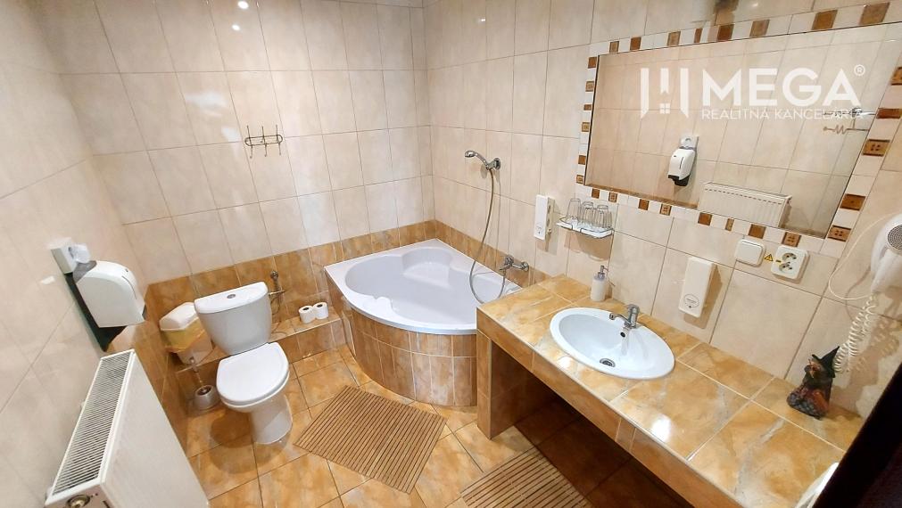 Na predaj nehnuteľnosť - zabehnutý penzión v centre mesta Humenné