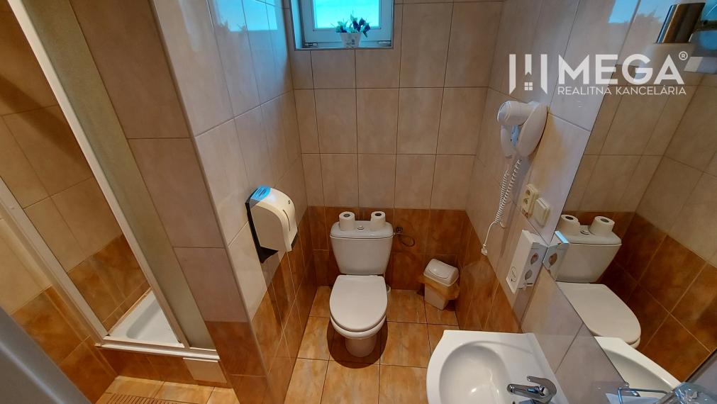 Na predaj nehnuteľnosť - zabehnutý penzión v centre mesta Humenné