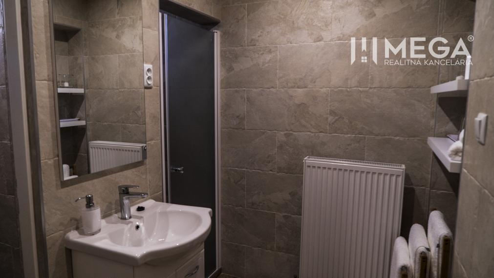 Na predaj nehnuteľnosť - zabehnutý penzión v centre mesta Humenné