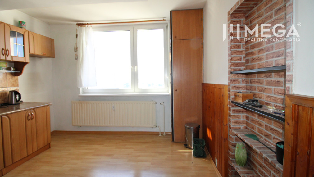 NA PREDAJ - 3 izbový byt na Sídlisku III. v meste Humenné