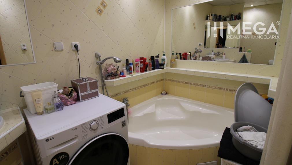 Na predaj 2-izbový byt 55 m² v centre Humenného