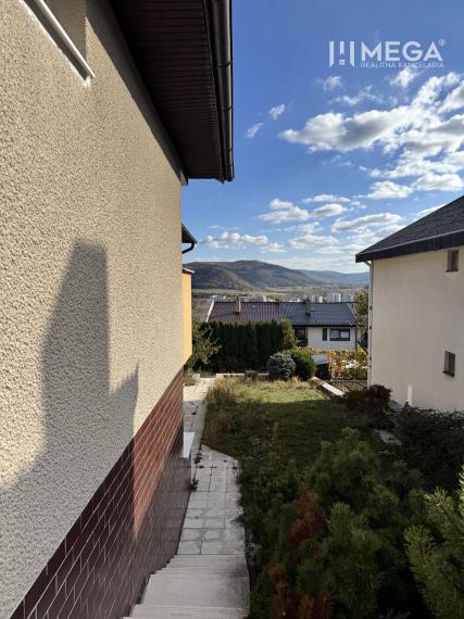 Exkluzívne na predaj rodinný dom na Lieskovej ulici v Humennom
