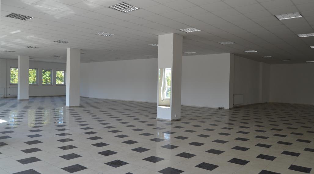 PRENÁJOM-Obchodný priestor v centre mesta Humenné-420m2