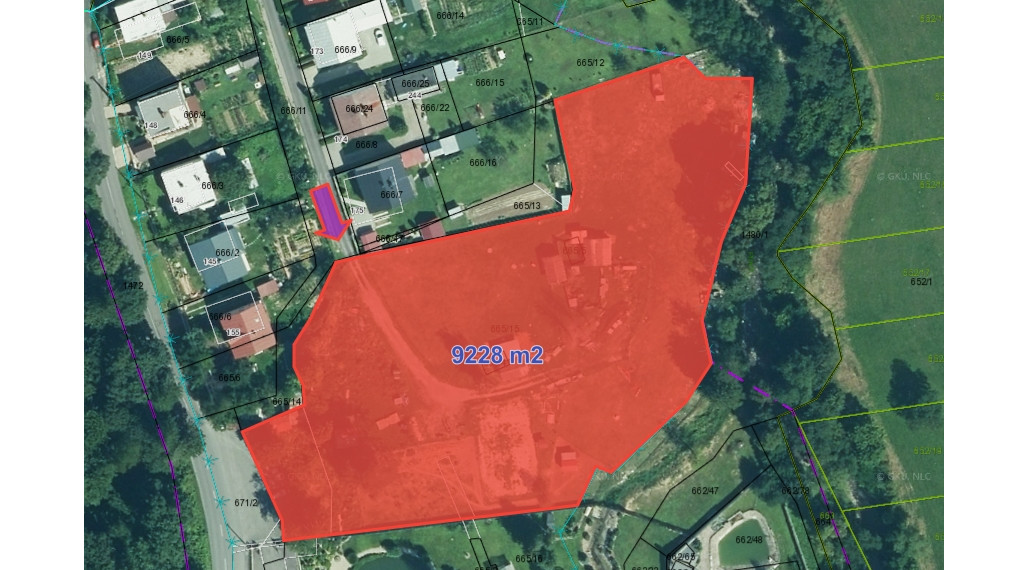 Rozsiahly a rovinatý pozemok s vynikajúcim prístupom pri Humennom na predaj!
