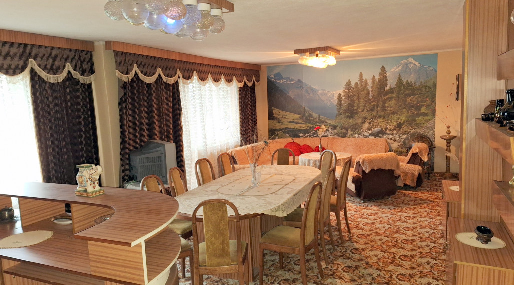 EXKLUZÍVNE NA PREDAJ:  3.podlažný dom v meste Snina