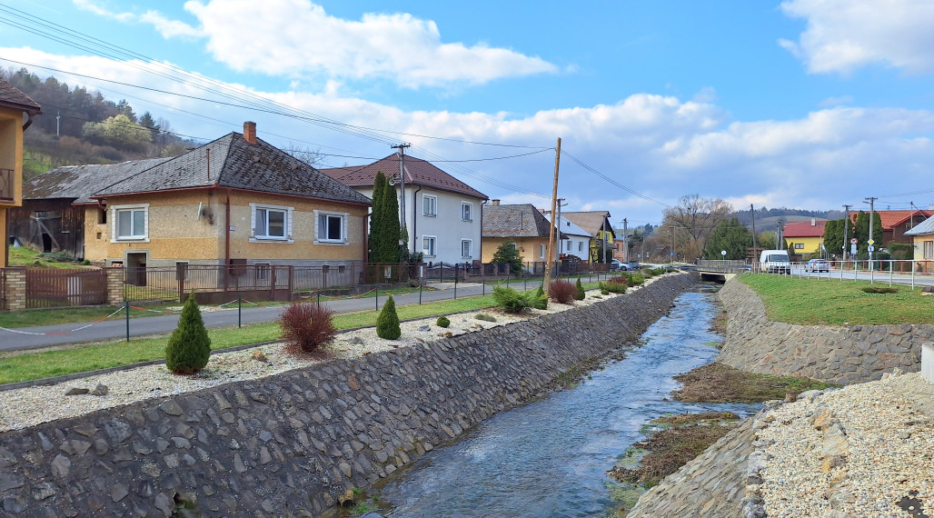 NA PREDAJ: Rodinný dom v obci Brestov