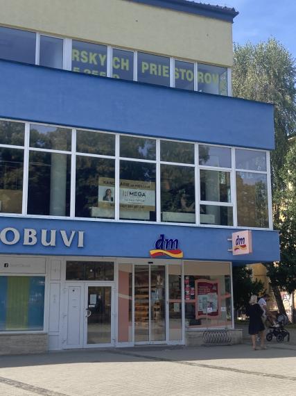 NA PRENÁJOM  kancelária na námestí v "Dome obuvi" v meste Humenné